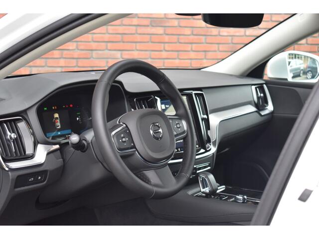Volvo V60 T6 350PK Plug-in hybrid AWD Essential Edition | Trekhaak | Climate Pack | Moritz leder | Driver Assist Pack | 19'' |