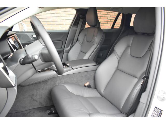 Volvo V60 T6 350PK Plug-in hybrid AWD Essential Edition | Trekhaak | Climate Pack | Moritz leder | Driver Assist Pack | 19'' |