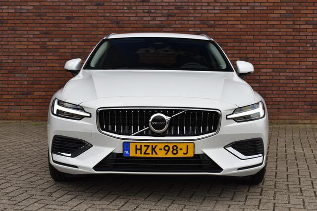 Volvo V60 T6 350PK Plug-in hybrid AWD Essential Edition | Trekhaak | Climate Pack | Moritz leder | Driver Assist Pack | 19'' |