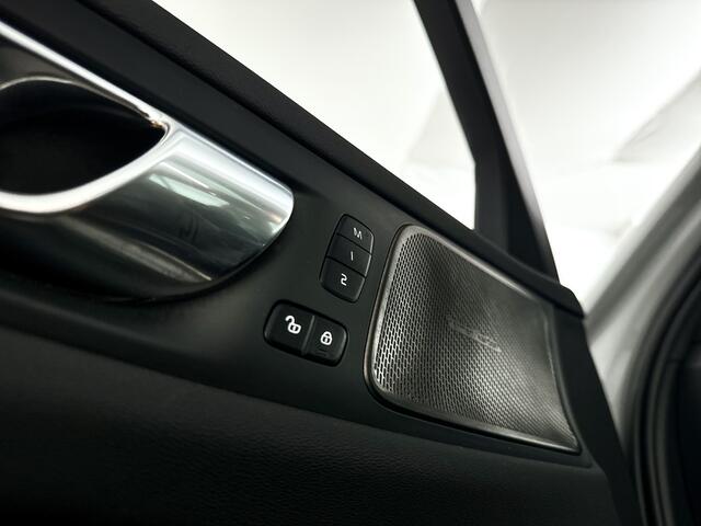 Volvo V60 T6 Plug-in hybrid AWD Plus Dark | Panoramadak | Harman Kardon | 360° camera | Trekhaak
