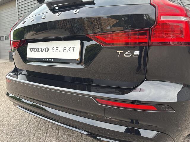 Volvo V60 2.0 T6 Plug-in hybrid AWD Plus Dark / Panorama-dak / 360 camera / Elektr. inklapbare trekhaak / Elektr. voorstoelen met geheugen /