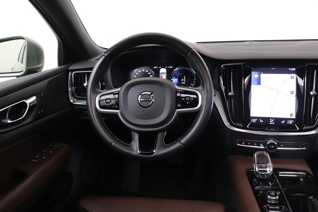 Volvo V60 2.0 304 PK T8 PHEV AWD Inscription Pano-dak Memory 19'LMV Camera