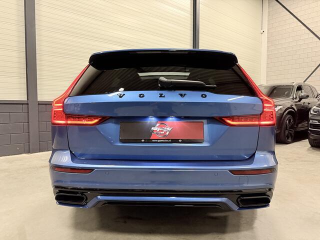 Volvo V60 T8 Twin Engine AWD R-Design PANO/B&W/TREKHAAK/MEMORY/HEAD-UP/CAMERA/ACC/PILOT-ASSIST/BURSTING-BLUE METALLIC/BLACK-DESIGVOLVO DEALER HISTORIE