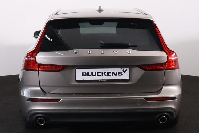 Volvo V60 T5 Momentum - IntelliSafe Assist & Surround - Verwarmde voorstoelen - Parkeersensoren voor & achter - Elektr. inklapbare trekhaak - 18' LMV