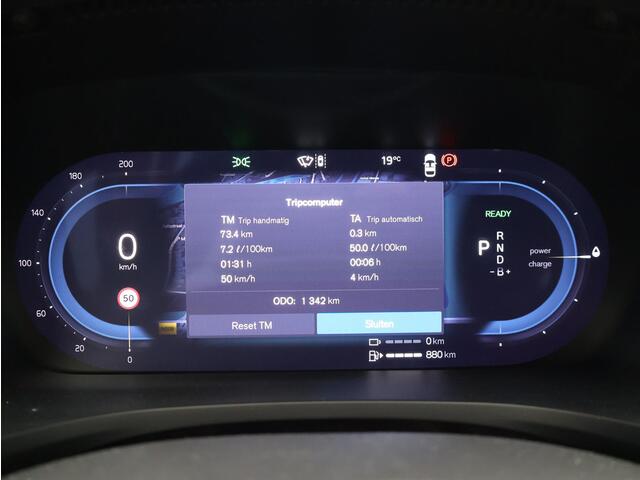 Volvo V60 T6 AWD Plug-in hybrid Plus Dark / Trekhaak / Rondomzicht camera / Elek. verstelbare stoelen / Stoel +stuurverwarming / Achterbankverwarming / Verwarmbare voorruit / Harman Kardon / BLIS