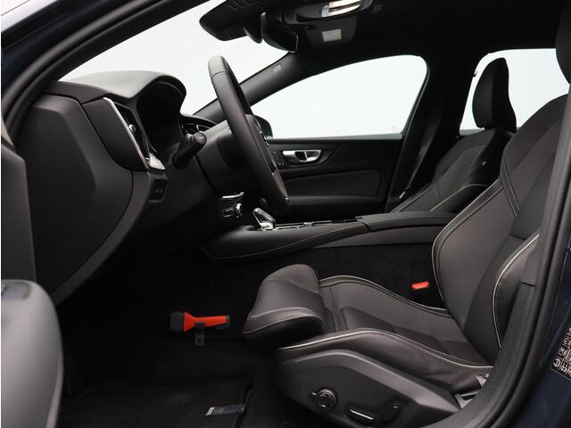 Volvo V60 T6 AWD Plug-in hybrid Plus Dark / Trekhaak / Rondomzicht camera / Elek. verstelbare stoelen / Stoel +stuurverwarming / Achterbankverwarming / Verwarmbare voorruit / Harman Kardon / BLIS