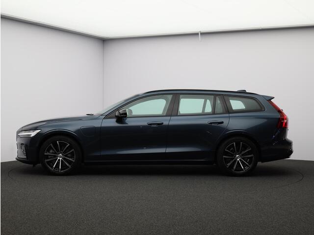 Volvo V60 T6 AWD Plug-in hybrid Plus Dark / Trekhaak / Rondomzicht camera / Elek. verstelbare stoelen / Stoel +stuurverwarming / Achterbankverwarming / Verwarmbare voorruit / Harman Kardon / BLIS