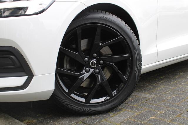Volvo V60 B3 Automaat Momentum Advantage | Getint glas | 18" Glossy Black LMV | PDC V+A | AppleCarplay | LED Koplampen | DAB
