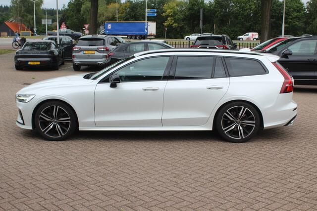 Volvo V60 2.0 B3 R-Design / Trekhaak / Camera / Leder / 19'' / Navigatie / Dodehoek / DAB / Stuur+Stoelverwarming / ACC