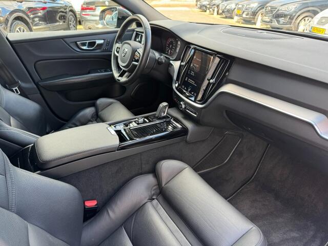 Volvo V60 2.0 T8 Twin-Engine AWD R-Design Camera Pano Leder Memory Pilot Assist Trekhaak