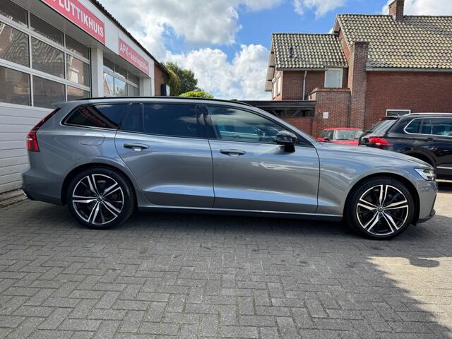 Volvo V60 2.0 T8 Twin-Engine AWD R-Design Camera Pano Leder Memory Pilot Assist Trekhaak