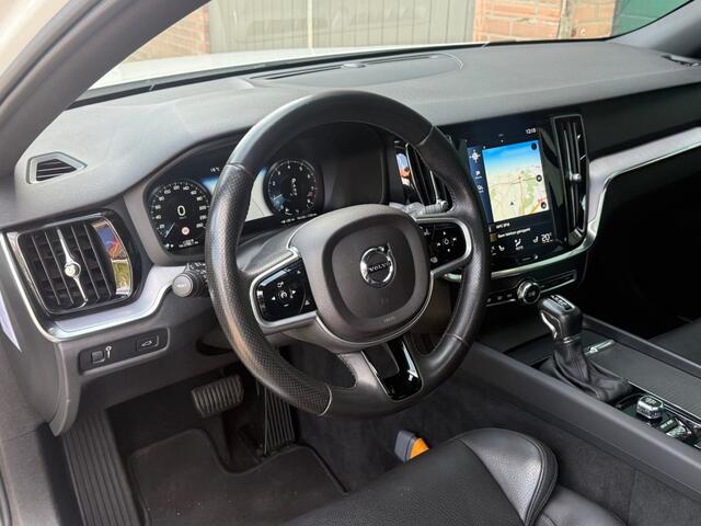 Volvo V60 2.0 T5 MOMENTUM Pano Pilot Camera Leder!