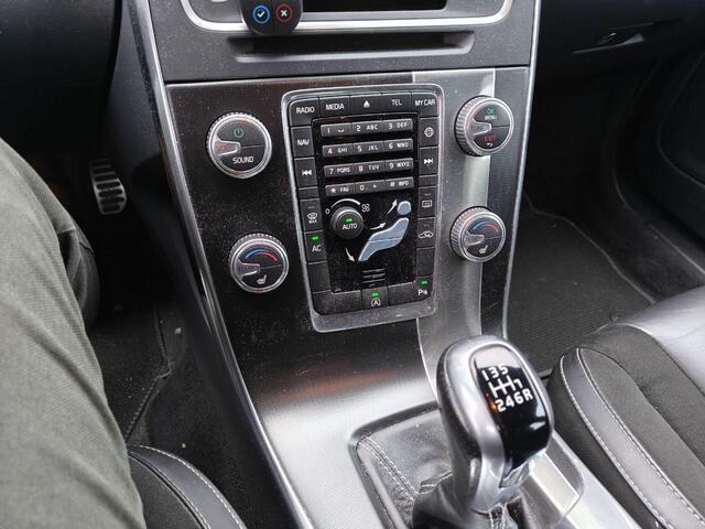 Volvo V60 2.0 T3 R-Design | Trekhaak | Standkachel | Bi-Xenon | Stoel verwarming | Navigatie | PDC | Volvo On Call |
