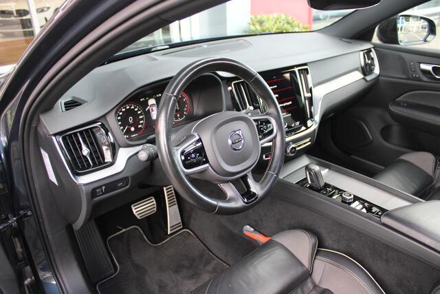 Volvo V60 2.0 B3 R-DESIGN 177PK MILD HYBRID GEARTRONIC 8 | PANORAMISCH SCHUIF/KANTELDAK | PREMIUM AUDIO BY HARMAN KARDON | 19" 5-TRIPPLE SPAAKS BLACK/DIAMAND CUT LICHTMETALEN VELGEN | BLINDSPOT INFOMATION SYSTEM (BLIS) | VERWARMDE VOORRUIT |VERWARMDE AQUABLADE RUIT