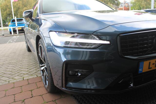 Volvo V60 2.0 B3 R-DESIGN 177PK MILD HYBRID GEARTRONIC 8 | PANORAMISCH SCHUIF/KANTELDAK | PREMIUM AUDIO BY HARMAN KARDON | 19" 5-TRIPPLE SPAAKS BLACK/DIAMAND CUT LICHTMETALEN VELGEN | BLINDSPOT INFOMATION SYSTEM (BLIS) | VERWARMDE VOORRUIT |VERWARMDE AQUABLADE RUIT