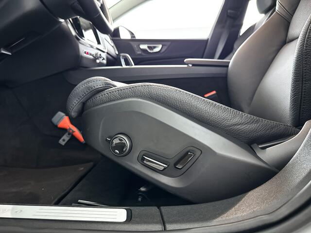 Volvo V60 B4 Aut. Plus Dark | Parkeercamera | Stoel- en stuurverwarming | Trekhaak