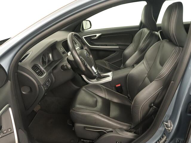 Volvo V60 1.5 T3 Polar+ Dynamic | Schuifdak | Trekhaak | Leder | Stoelverwarming | Xenon | Camera | Navigatie | Climate control