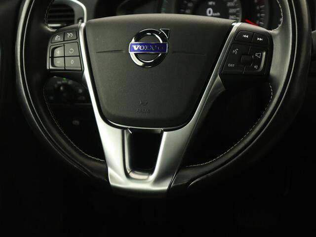 Volvo V60 1.5 T3 Polar+ Dynamic | Schuifdak | Trekhaak | Leder | Stoelverwarming | Xenon | Camera | Navigatie | Climate control