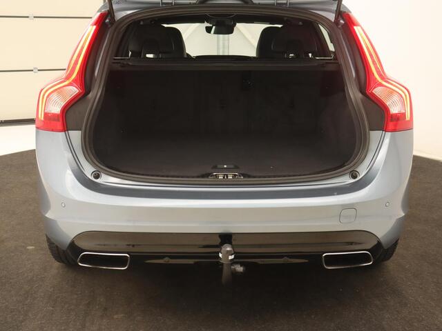 Volvo V60 1.5 T3 Polar+ Dynamic | Schuifdak | Trekhaak | Leder | Stoelverwarming | Xenon | Camera | Navigatie | Climate control