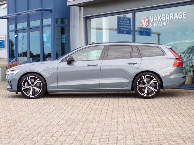 Volvo V60 2.0 T6 PHEV AWD Plus Dark, SOH 95% / Full LED / Elektr. Schuifdak / Camera + Sensoren / Stoel + stuurverwarming / 19' Sportvelgen
