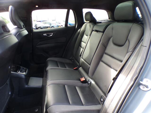Volvo V60 2.0 T6 PHEV AWD Plus Dark, SOH 95% / Full LED / Elektr. Schuifdak / Camera + Sensoren / Stoel + stuurverwarming / 19' Sportvelgen