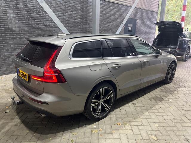 Volvo V60 B4 Momentum Business | Head-Up | ACC | Stoel+Stuurverwarming | Trekhaak | Keyless | Getint Glas