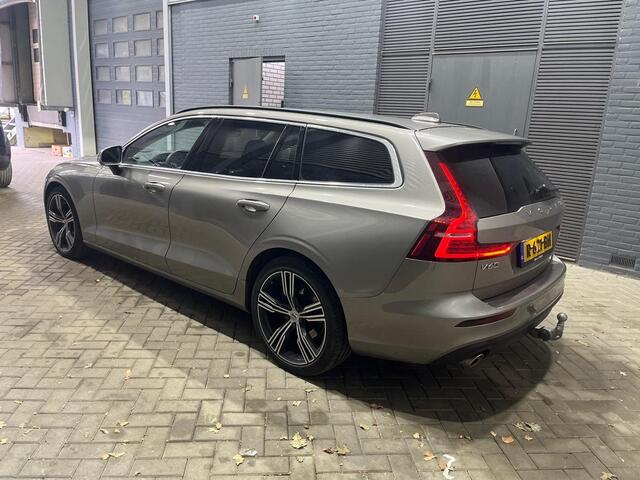 Volvo V60 B4 Momentum Business | Head-Up | ACC | Stoel+Stuurverwarming | Trekhaak | Keyless | Getint Glas