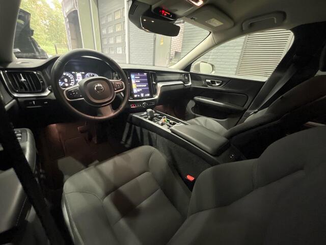 Volvo V60 B4 Momentum Business | Head-Up | ACC | Stoel+Stuurverwarming | Trekhaak | Keyless | Getint Glas