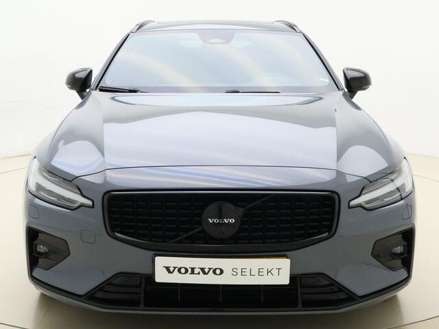 Volvo V60 B3 177pk Plus Dark / Panoramadak / 360 Camera / Black Pack / Keyless / Harman&Kardon Audio / Elektr. Stoelen / Mistlmapen / Elektr. Trekhaak / ACC / BLIS /