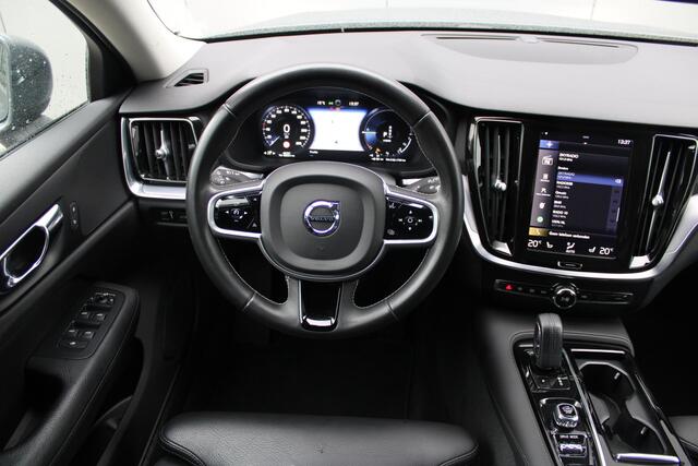 Volvo V60 T6 Twin Engine AWD Momentum Pro | Bodykit | Trekhaak | Dealer onderhouden | Leder