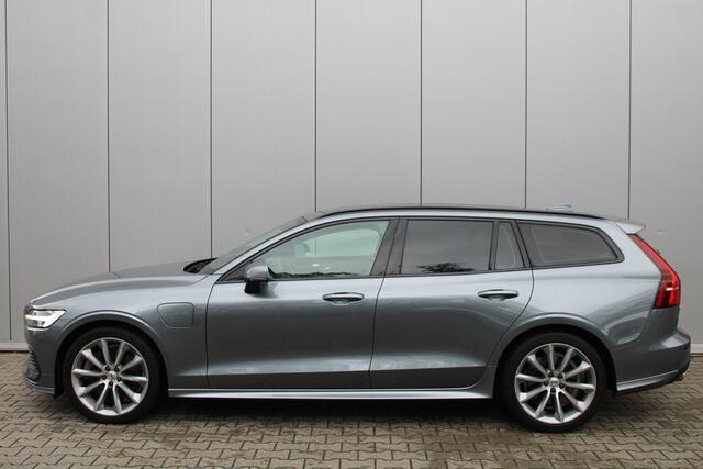 Volvo V60 T6 Twin Engine AWD Momentum Pro | Bodykit | Trekhaak | Dealer onderhouden | Leder
