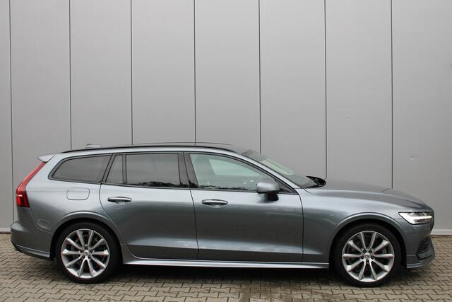Volvo V60 T6 Twin Engine AWD Momentum Pro | Bodykit | Trekhaak | Dealer onderhouden | Leder