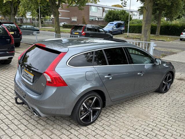 Volvo V60 2.0 T4 Business Sport Schuidak Keyless PDC Camera