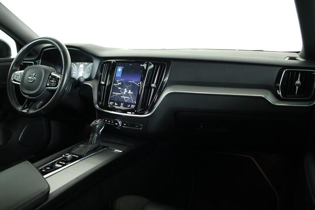Volvo V60 2.0 T4 R-Design / Opendak / Harmankardon / Pilot assist / CarPlay