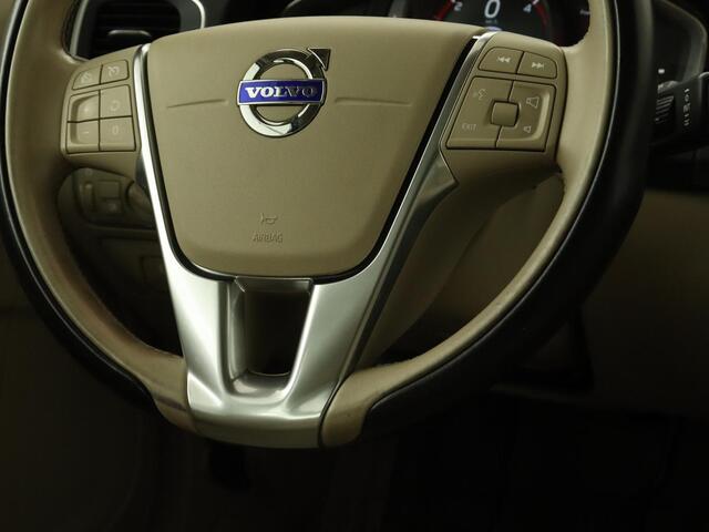 Volvo V60 2.0 D2 Nordic+ | Leder | Camera | Stoelverwarming | Bluetooth | Cruise control | Navigatie | LMV 16 inch | Climate control