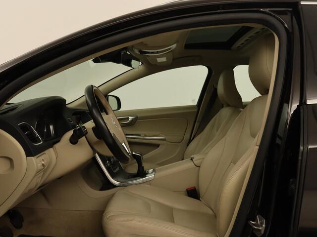 Volvo V60 2.0 D2 Nordic+ | Leder | Camera | Stoelverwarming | Bluetooth | Cruise control | Navigatie | LMV 16 inch | Climate control