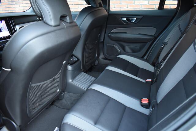 Volvo V60 T6 350PK Plug-in hybrid AWD Plus Dark | Trekhaak | 360 Camera | Harman/Kardon |