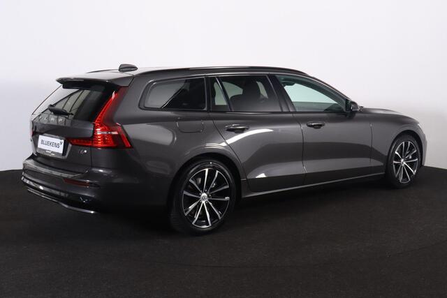 Volvo V60 T6 Recharge AWD Plus Dark - IntelliSafe Assist & Surround - 360º Camera - Harman/Kardon audio - Adaptieve LED koplampen - Verwarmde voorstoelen, stuur & achterbank - Parkeersensoren voor & achter - Elektr. bedienb. voorstoelen met geheugen - Extra getint