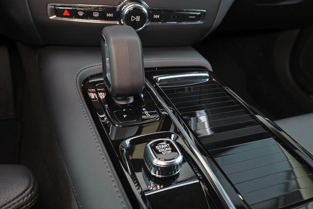 Volvo V60 T6 Recharge AWD Plus Dark - IntelliSafe Assist & Surround - 360º Camera - Harman/Kardon audio - Adaptieve LED koplampen - Verwarmde voorstoelen, stuur & achterbank - Parkeersensoren voor & achter - Elektr. bedienb. voorstoelen met geheugen - Extra getint