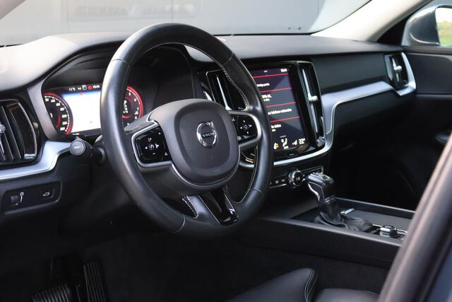 Volvo V60 2.0 T4 Momentum Pro | Leder | Camera | Winter Pakket | Trekhaak | Origineel NL |