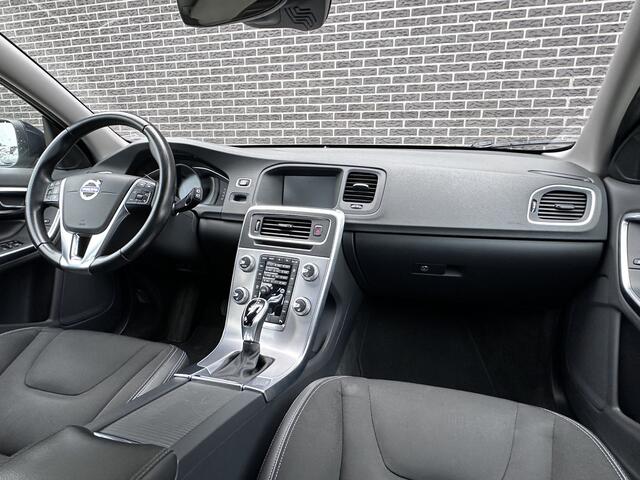Volvo V60 1.5 T3 Momentum | Navigatie | Stoelverwarming | Automaat | Climate Control