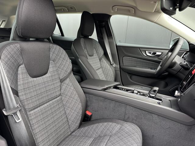 Volvo V60 2.0 B4 Essential Edition Climate / park assist / Driver assist / 18 inch.