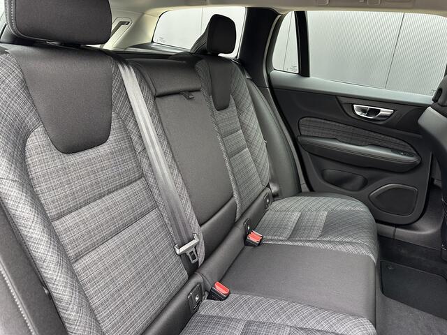 Volvo V60 2.0 B4 Essential Edition Climate / park assist / Driver assist / 18 inch.