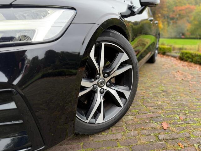 Volvo V60 2.0 B3 R-Design | Camera | Memory | Navi | Dealer Onderhouden |