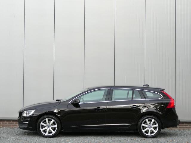Volvo V60 T2 AUT Momentum Trekhaak / Xenon / Navi / Cruise control