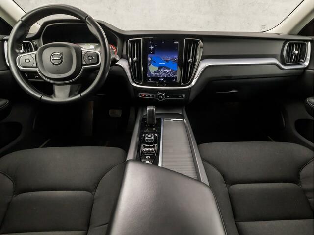 Volvo V60 2.0 B3 Sport Automaat (APPLE CARPLAY, GROOT NAVI, KEYLESS, ADAPTIVE CRUISE, ELEK SPORTSTOELEN, GETINT GLAS, LED KOPLAMPEN, NIEUWSTAAT)