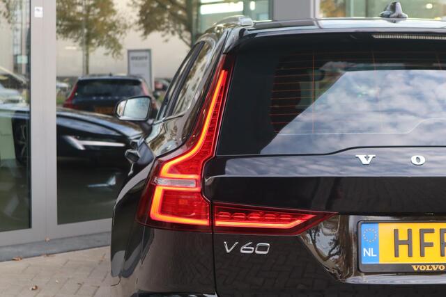 Volvo V60 2.0 T6 Plug-in hybrid AWD Essential Edition | Stoelverwarming voor + achter| Stuurwielverwarming| Side-Skirts| RVS- bumperbescherming achter|