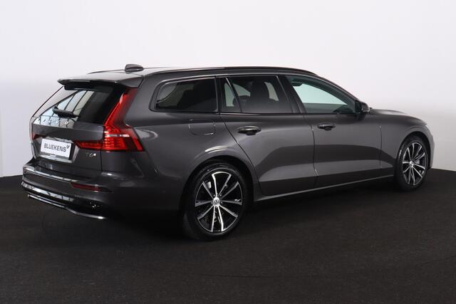 Volvo V60 T6 Recharge AWD Plus Dark - IntelliSafe Assist & Surround - 360º Camera - Harman/Kardon audio - Adaptieve LED koplampen - Verwarmde voorstoelen, stuur & achterbank - Parkeersensoren voor & achter - Elektr. bedienb. voorstoelen met geheugen - Extra getint