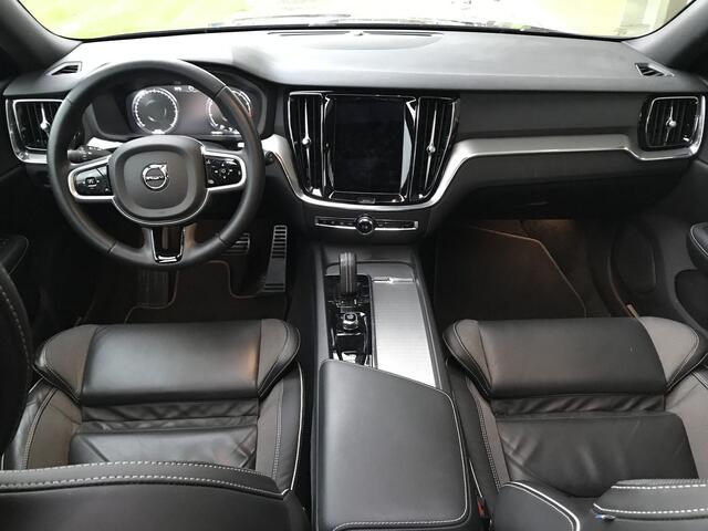 Volvo V60 2.0 B3 R-Design Automaat | Rijklaar incl 12 mnd Bovag | Panoramadak Trekhaak Keyless Carplay/Android