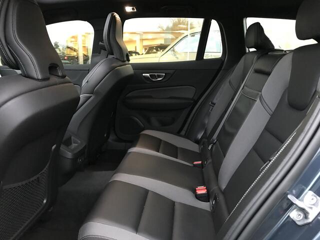 Volvo V60 2.0 B3 R-Design Automaat | Rijklaar incl 12 mnd Bovag | Panoramadak Trekhaak Keyless Carplay/Android